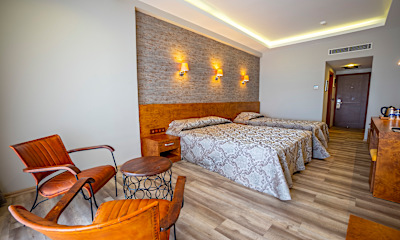 Teraslı Deluxe Deniz Manzaralı Oda